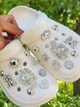 18pcs DIY Garden Shoes Silver Rhinestone Colorful Butterfly Shoe Flowers, Detachable Decorative Buttons, Suitable For Beach Shoes, Hollow Shoes, Holiday Gifts, All Seasons