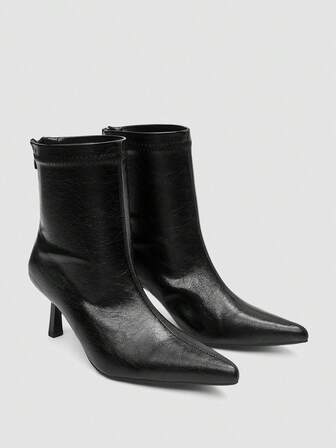 2025秋冬新款女士黑色绒面革短靴，7厘米高跟，弹力修身剪裁，舒适时尚，黑色高跟，酒杯跟，油皮，猫跟