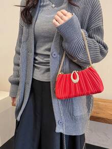 BAILEE 这款闪亮的一体式包包，镶嵌着闪亮的水钻，时尚奢华，配有金色手柄和金色链条，采用亚克力材质，搭扣闭合。可作为女士晚宴包、手拿包或斜挎包使用，适合购物、聚会、派对、婚礼、鸡尾酒会和送礼等场合。 - 彩色 - 查看 9