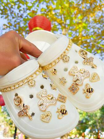 18pcs DIY Garden Shoes Gold Rhinestone LOVE Bow Bear & Ballerina Shoe Decorative Chain Clips, Suitable For Beach Shoes, Hollow Shoes, Holiday Gifts, All Seasons