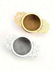 这款不锈钢茶漏采用花边设计，可重复使用，经久耐用，易于清洁，是散茶爱好者的理想之选。适合家庭使用，并兼容多种茶壶。 - 彩色 - 查看 3