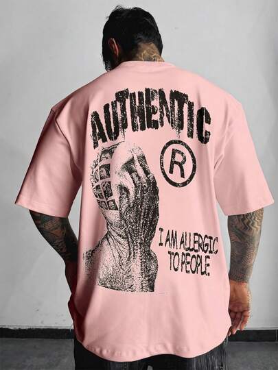 1件夏季粉色圆领男士T恤，背面印有字母图案，亲肤柔软，复古休闲街头风，可机洗，舒适宽松短袖，适合户外日常穿着，女士短袖款