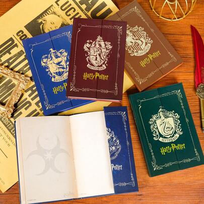 Harry Potter 1 pieza Cuaderno con tapa dura de , Cuaderno plegable vintage de las cuatro casas de , Diario con tapa dura de , , , , Tamaño de bolsillo (ligeramente talla grande grande que un teléfono), Libreta portátil retro para oficina, estudiantes, maestros, adolescentes y adultos