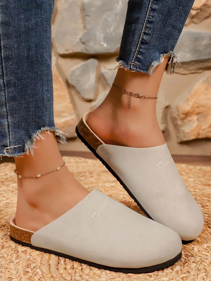 1双休闲简约米色女士室内拖鞋，圆头平底