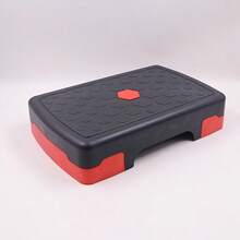 1件装有氧踏步机 - 家用节奏瑜伽踏步机，防滑耐用，符合人体工程学设计，有氧运动和锻炼器材，适用于有氧运动、瑜伽和健身训练，是瑜伽和健身训练、家庭锻炼、健身房锻炼、健身爱好者和家庭健身器材的理想选择。