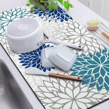 Findosom - 2 alfombrillas de secado de platos de 12 x 20 pulgadas y protector de salpicaduras de fregadero de 24 x 5.5 pulgadas súper absorbentes y cortables tapete de cocina con flores azules - Azul - Ver 7