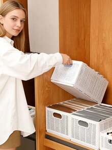 1个可折叠收纳盒，适用于衣柜、内衣和衣物收纳。大容量塑料收纳篮，可分隔成多个隔层，方便整理各种物品。适合小规模收纳卧室衣物、办公用品、化妆品、零食和其他玩具。也可用于存放水果、蔬菜、西装、化妆品/珠宝、书籍、杂志、耳机、备用衣物等。