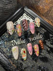 Bộ móng tay acrylic hình hạnh nhân 10 món, bộ trang trí phong cách công chúa Bohemian, nghệ thuật móng tay màu hồng, mơ và vàng, nhuộm tie-dye hồng, phụ kiện trang trí móng tay đính đá 3D, ngôi sao, hạt cườm, nơ và ngọc trai giả, đá quý móng tay nhiều màu sắc, bộ nghệ thuật móng tay phong cách Y2K, bột móng tay mạ crom thủ công với họa tiết hình học, phù hợp cho móng tay phụ nữ và bé gái. - Hồng - Xem 3