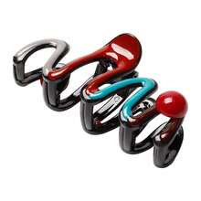 这款专为女士设计的波浪形大号发夹，质感奢华，是固定后脑勺发型的理想之选。它是一款完美的发饰，也是女士们假日派对的完美配饰，表面光泽亮丽。