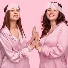 6件套SPA派对用品，包含SPA头带、毛绒眼罩、爪夹和欧根纱袋，适合女性成人睡衣派对，也可作为毕业礼物、伴娘礼物、婚礼礼物、新娘礼物、母亲节礼物和生日礼物。 - 彩色 - 查看 2