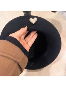 1顶情人节红色羊毛贝雷帽 - 珍珠爱心装饰法式贝雷帽，女士优雅柔软保暖冬季头饰，时尚休闲街头风帽子，适合咖啡馆约会、日常穿搭和节日庆典。 - 彩色 - 查看 11