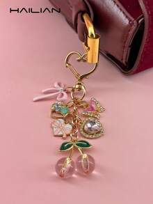 HAILIAN 这款锌合金心形扣饰有蝴蝶结、爱心、蝴蝶和樱桃图案，优雅独特，可作为女士手提包/钱包/钥匙扣挂饰。适合装饰手提包、钱包、钥匙，也可作为旅行配件。是送给朋友、女友或情侣的完美小礼物。 - 粉色 - 查看 6