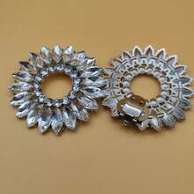 2个装女士时尚多功能水钻鞋夹 | 方形金属鞋花扣 - 闪亮水晶装饰，适用于高跟鞋、包包和衣服 | 多功能圆形水钻鞋/包夹 - 銀色 - 查看 8