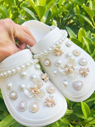 26pcs Garden Shoes DIY Pearl Rhinestone Trifoliate Flower Shoe Accessories, Artificial Pearl Chain Shoe Flower Detachable Decorative Buttons, Suitable For Beach Shoes, Hollow Shoes, Holiday Gifts, All Seasons