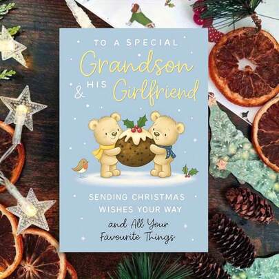 1张精美“孙子和女友圣诞祝福”贺卡，附信封 - “圣诞泰迪熊乐趣”设计，柔和的蓝色调和节日艺术风格，非常适合送给祖父母，是圣诞庆祝活动和欢乐时刻的理想之选，圣诞贺卡|温馨装饰卡|纸质贺卡，庆祝活动配件