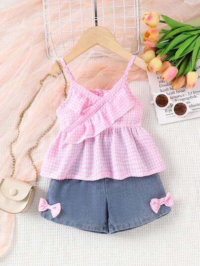 Set de 2 piezas de top de tirantes cruzados fresco y dulce y shorts vaqueros con decoración de lazo para niña, para verano