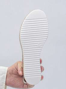 1 Pair Summer Casual Wedge Sandals For Teenagers, Suitable For Daily Outings, Simple Buckle Design, Perforated, Fashion Minimalist, Non-Slip, Comfortable, Versatile Thick-Soled Sandals - White - View 8