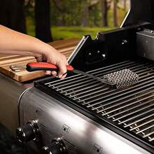 Mr. Bar-B-Q cepillo para polvo para parrilla de Chainmail rascador de parrilla de acero inoxidable cepillo para polvo de malla con asa limpiador de metal de hierro fundido limpio - Naranja - Ver 4