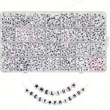 1 caja con 28 ranuras, 26 letras, base blanca, fuente negra, cuentas de acrílico con diseño lindo y de moda de 4*7mm, suministros para manualidades de joyería, collares, pulseras, set de 28 ranuras - Juego de letras - Ver 8