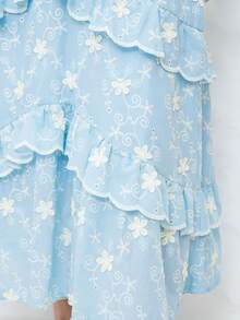 Women's Maxi Dress With Embroidered Appliqués, Puff Sleeves, Layered Skirt, V-Neck, Faux Buttons On The Bust, Elegant, Romantic And Perfect. - 淺藍色 - 查看 5