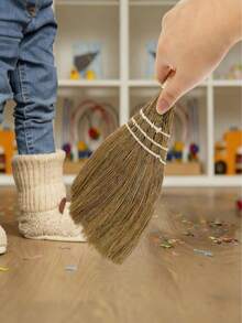 1PC This Portable Desktop Broom Is Compact And Features A Short Handle, Making It Ideal For Cleaning Narrow Spaces Such As Keyboard Keys, Desktop Crevices, And Corners Of Electronic Devices. It's Perfect For Desks And Home Workstations, Easily Keeping Small Spaces Clean And Dust-Free. Suitable For Cleaning Desktops, Sofas, Cabinets, And Other Household Items. - Multicolor - View 3