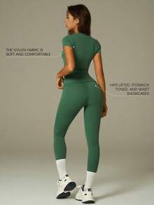 UONNOU Sporty Sculpting Loungewear Set | Stretchy Slim Fit Activewear - Green - View 3