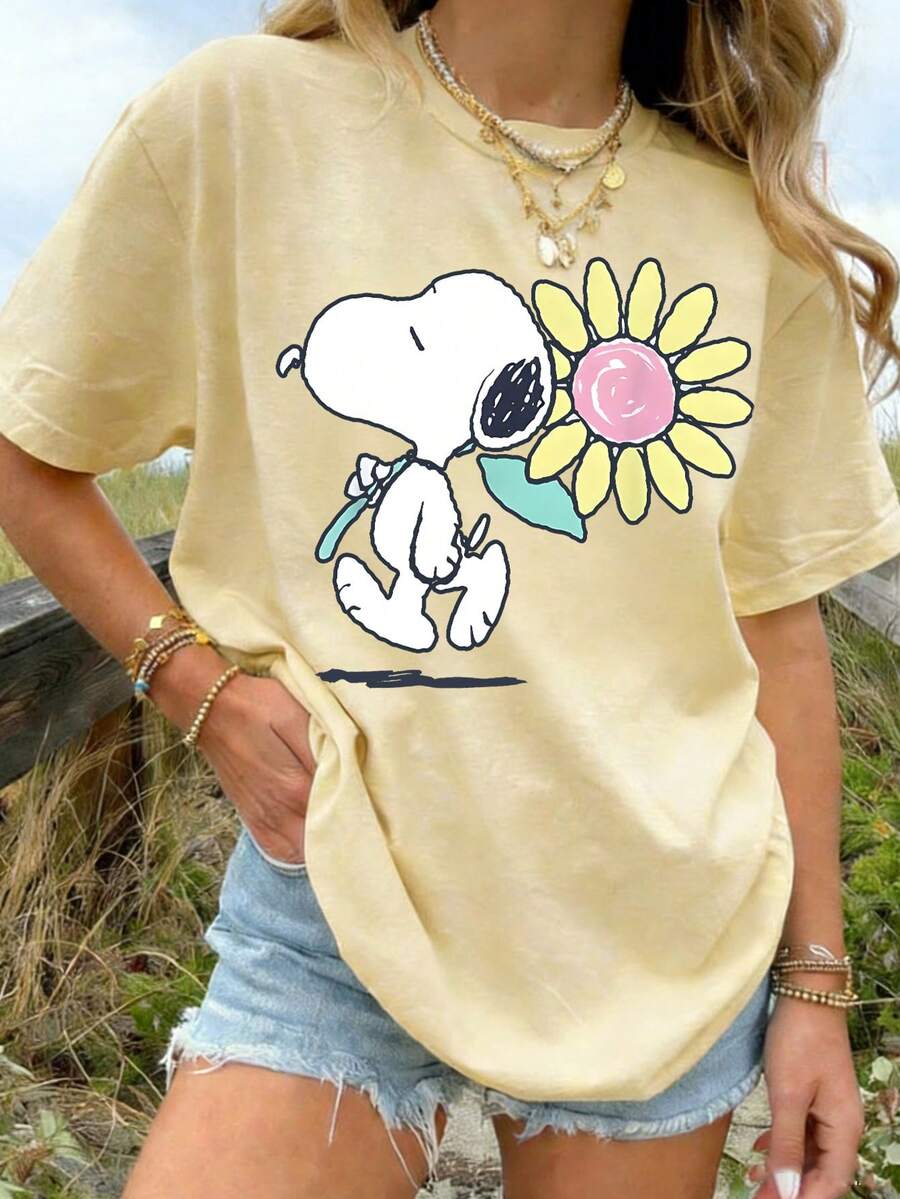 SNOOPY Cute Holding Big Flower Retro Cartoon Short Sleeved T Shirt Creating Summer Denim Shorts Lazy Casual Style Outfit - Màu be - Xem 1
