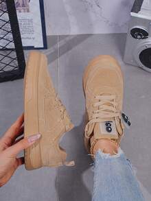 新款卡其色软面鞋面，轻便鞋底，系带设计，低帮系带，适合户外活动，时尚百搭。 - 卡其色 - 查看 2