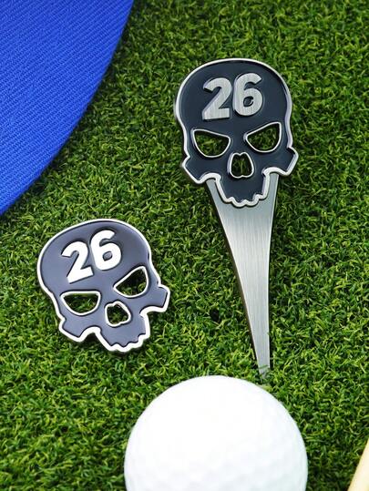 一合一高尔夫球位修补器 - 骷髅头设计 - 带帽夹的高尔夫球标记器套装 - 防水耐用的高尔夫球场配件 - 高尔夫球手的理想礼物 - 小巧便携，适合户外使用 - 高尔夫球场维护工具、高尔夫球维修工具、高尔夫球包配件、高尔夫球维修、完美的高尔夫礼品套装