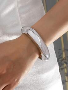 1 chiếc trang sức thời trang: Vòng tay bản rộng hình học bất đối xứng bằng bạc, thích hợp cho các lễ hội, đi biển, tiệc tùng và đeo hàng ngày. - bạc - Xem 1