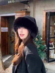 An Elegant White Knit Hat, Perfect For Winter Wear. Made Of Soft Fleece, It's Windproof And Warm. The Brimless Design Is Simple And Versatile, With An Elasticated Fit, Suitable For Matching Outfits, Photoshoots, Outdoor Activities, And More. A Party Hat, Valentine's Day Gift, Or Christmas Present. - 紫色 - 查看 3