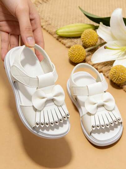 1 Pair Fashionable Children's Flat Sandals, Elegant Girls' Sandals With Tassel And Rivet Decor, Hook And Loop Design, Suitable For Daily Outing, Wedding Party, Summer Holiday