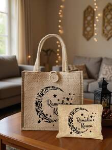 四件套斋月主题手提袋，饰有星星、月亮和字母图案，印有“Ramadan Kareem”（斋月吉祥）字样，采用亚麻材质，并配有纽扣装饰，适合斋月、诵经、开斋节、开斋饭等场合。这款多功能休闲手提袋可用于携带午餐、购物、约会、度假、通勤、日常使用，也是一份理想的斋月礼物。