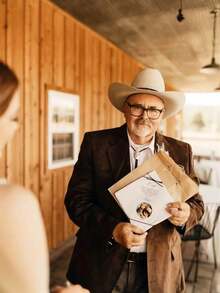 1条定制文字婚礼手帕，个性化新娘手帕，个性化婚礼手帕，新郎礼物，婚礼纪念手帕，周年纪念礼物，情人节礼物，生日礼物，结婚礼物，送给闺蜜的礼物，送给妈妈的礼物，送给女朋友的礼物，送给她的最佳礼物，送给妻子、丈夫、男朋友、女朋友的礼物 - 款式5 - 查看 3