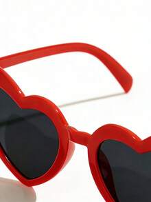 This Pair Of Stylish And Sweet Heart-Shaped Glasses For Girls Is Perfect For Taking Photos. - Red - View 4