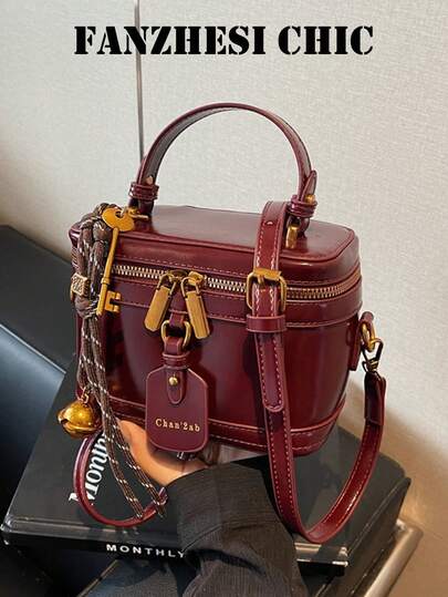 Niche Design Sense Of Fashion Handbag, Retro Exquisite Elegant Daily Versatile Crossbody Bag, Personalized Bell Pendant Ladies Box Bag, Suitable For Work Commuting Dating Shopping Gathering