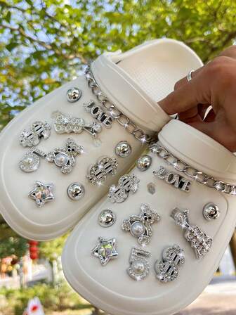 22 st gör-det-själv trädgårdsskor silver strass liten björn gitarrkedja spänne skoblommor, avtagbara dekorativa spännen lämpliga för strandskor, ihåliga skor, högtidsgåvor, alla årstider