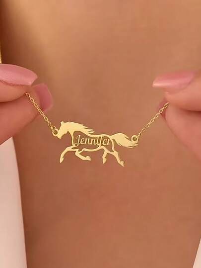Personligt hästhalsband - Anpassa med ditt namn/initialer, elegant galopperande hästhänge, förgylld rostfri stålkedja, en perfekt presentsmycke för ridentusiaster, för födelsedagar och årsdagar - hållbart vardags- och sporthalsband, lämpligt för ridentusiaster, anpassat hänge med djuretikett i rostfritt stål, bohemisk stil, perfekt för vardagsbruk och sporttillfällen, perfekt för tonåringar.