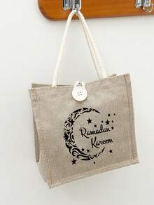 四件套斋月主题手提袋，饰有星星、月亮和字母图案，印有“Ramadan Kareem”（斋月吉祥）字样，采用亚麻材质，并配有纽扣装饰，适合斋月、诵经、开斋节、开斋饭等场合。这款多功能休闲手提袋可用于携带午餐、购物、约会、度假、通勤、日常使用，也是一份理想的斋月礼物。