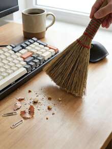 1PC This Portable Desktop Broom Is Compact And Features A Short Handle, Making It Ideal For Cleaning Narrow Spaces Such As Keyboard Keys, Desktop Crevices, And Corners Of Electronic Devices. It's Perfect For Desks And Home Workstations, Easily Keeping Small Spaces Clean And Dust-Free. Suitable For Cleaning Desktops, Sofas, Cabinets, And Other Household Items. - Multicolor - View 2