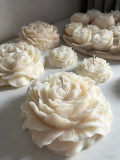 1 pezzo Candela profumata alla peonia premium, realizzata con una base di cera di soia naturale e oli essenziali di qualità, con stoppino in cotone versato a mano per una combustione pulita di 4-8 ore, adatta per la Festa della Mamma, San Valentino, matrimoni, Natale, celebrazioni di Capodanno, con un design floreale di peonie realistiche per la decorazione del soggiorno, la fragranza della camera da letto, regali per le vacanze, il miglioramento dell'atmosfera per le feste, un aroma floreale rilassante.