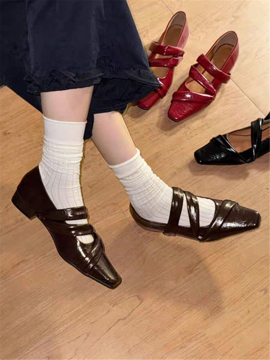女士时尚方头优雅搭扣高跟鞋，黑色、红色、深棕色可选，粗跟设计 - 深棕色 - 查看 1