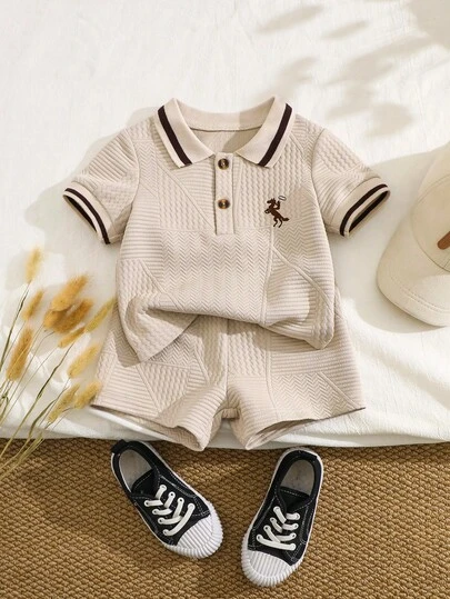 Baby Boys' Polo Collar Embroidered Short Sleeve Top Paired With Casual Shorts, Comfortable Textured Fabric, Minimalist Style, Suitable For Baby's Daily Outings And Gatherings, Also A Thoughtful Gift For Baby