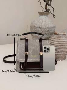 这款复古英伦风双肩包采用磁扣设计，配有舒适可调节的肩带，满足基本收纳需求，可装下纸巾、钥匙和零钱包等物品。适合青少年女孩，是外出、通勤、短途旅行和日常使用的理想之选。也是一份理想的礼物。 - pu雙肩包 - 查看 7