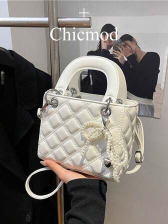 时尚新款女士手提包，纯色简约 PU 皮革小方包，优雅别致，适合约会、购物，用途广泛，配有蝴蝶结和珍珠吊饰，是送给女朋友的完美礼物，适合钱包、购物、年轻女性、大学生、办公室女士。适用于办公室、大学、工作、商务、通勤、户外活动、旅行和短途旅行