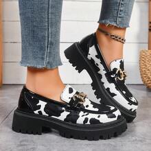 1 Pair Preppy College Style PU Leather Flat Loafers, Cow Print Metal Buckle, Suitable For Commuting, School, Spring, Autumn, All Seasons - Black and White - View 3