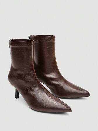 2025秋冬新款女士黑色绒面革短靴，7厘米高跟，弹力修身剪裁，舒适时尚，黑色高跟鞋，酒杯跟，油皮，猫跟