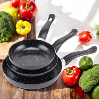 Set koekenpannen van 18 cm, 20 cm en 24 cm met marmercoating. Deze set koekenpannen met marmercoating is verkrijgbaar in de maten 18 cm, 20 cm en 24 cm. De antiaanbaklaag is versterkt met steen, en de pannenkoekenpan is geschikt voor pannenkoeken en andere pannen met een granieten keramische coating. Deze granieten koekenpan is geschikt voor inductie, kookgerei, keukengereedschap en eetgerei. De omeletpan met granieten coating is een eierpan en een gezonde kookpan van steen. Ook geschikt voor groenten. Deze gemakkelijk te reinigen koekenpan is een multifunctionele koekenpan met antiaanbaklaag en krasbestendigheid, perfect voor elk fornuis.