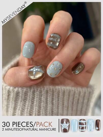 30片美甲贴纸，短方形/蓝棕色条纹、星星和波点印花图案，使用后提升美甲优雅度，附赠啫喱和胶条，适用于凝胶粘贴，可重复使用，适合日常美甲用品。