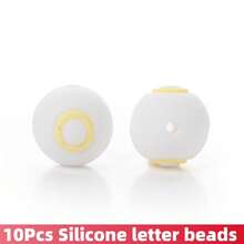 10/26颗白色底黄色字母圆形硅胶字母珠 - DIY个性化珠宝制作套装，工艺用品，适用于制作姓名手链、钥匙扣、吊坠、证件挂绳和珍珠笔